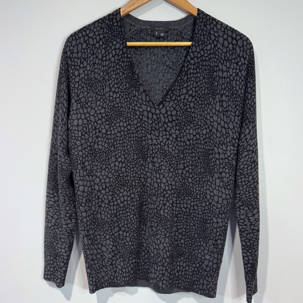 Theory Women's Grey & Black Animal Pebble Print V Neck Sweater Quiet Luxury S